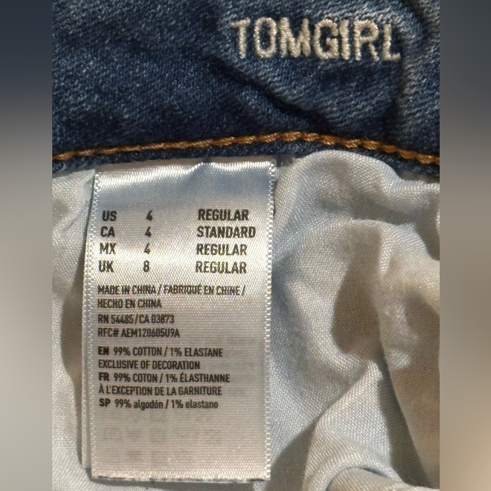 American, Eagle outfitters Blue distressed Denim Jeans. - Picture 7 of 7